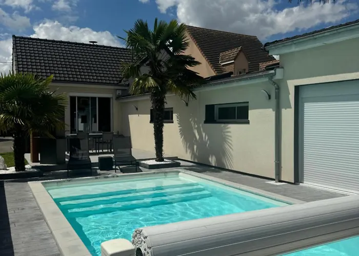 Maison Type Avec Piscine à 400 M Du Circuit Des 24h *