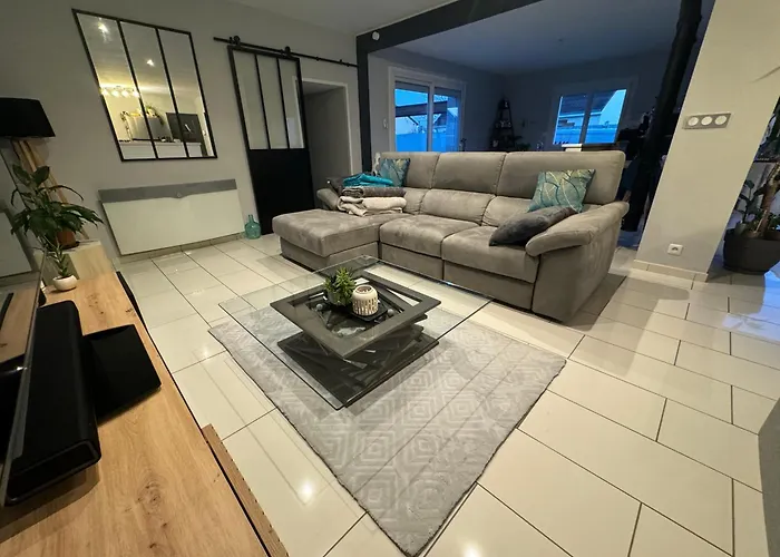 Maison Type Avec Piscine à 400 M Du Circuit Des 24h Le Mans